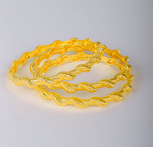 Load image into Gallery viewer, Sets - 3 gold plated bangles
