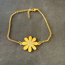 Load image into Gallery viewer, Bracelet - Stainless steel gold flower
