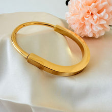 Load image into Gallery viewer, Bracelet - Stainless steel lock gold bangle
