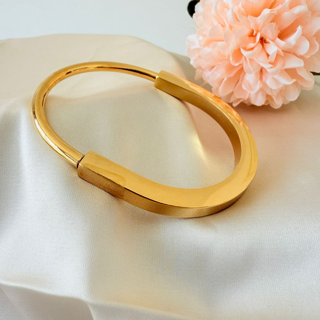 Bracelet - Stainless steel lock gold bangle