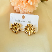 Load image into Gallery viewer, Earrings -  Stainless steel big Gold flower
