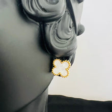 Load image into Gallery viewer, Stainless steel- earring One flower white
