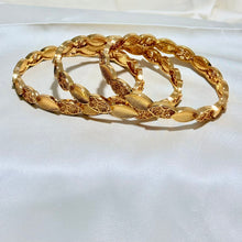 Load image into Gallery viewer, Sets - 3 gold plated trendy bangles
