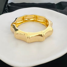 Load image into Gallery viewer, Bracelet - Gold wide simple zizag
