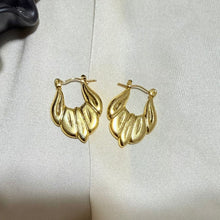 Load image into Gallery viewer, Stainless steel - Earrings gold wide leaves
