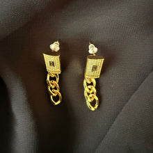 Load image into Gallery viewer, Earring - Gold trend chain luxury shape
