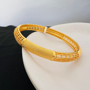 Bracelet - Simple gold soft bangle