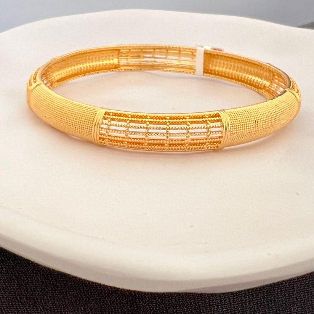 Bracelet - Simple gold soft bangle