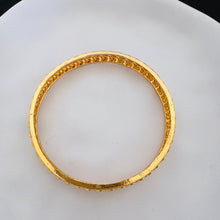 Load image into Gallery viewer, Bracelet - Simple gold flowers bangle
