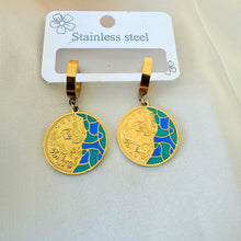 Load image into Gallery viewer, Earrings -  Stainless steel circle green and blue
