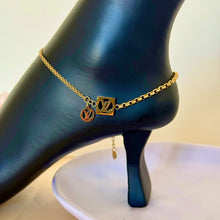 Load image into Gallery viewer, Anklet - stainless steel gold letters
