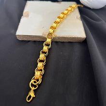 Load image into Gallery viewer, Bracelet - Stainless steel chain gold shape
