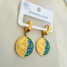 Load image into Gallery viewer, Earrings -  Stainless steel circle green and blue
