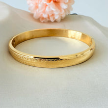 Load image into Gallery viewer, Bracelet - Stainless steel gold zigzag bangle
