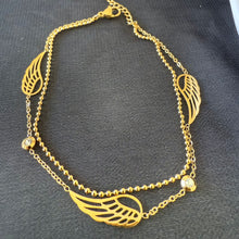 Load image into Gallery viewer, Bracelet - Stainless steel gold chain dots and wings
