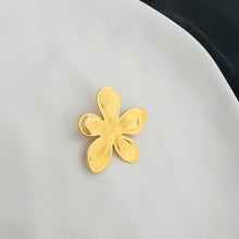 Load image into Gallery viewer, Brooch -  Stainless steel flower
