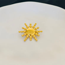 Load image into Gallery viewer, Brooch -  Stainless steel sunflower
